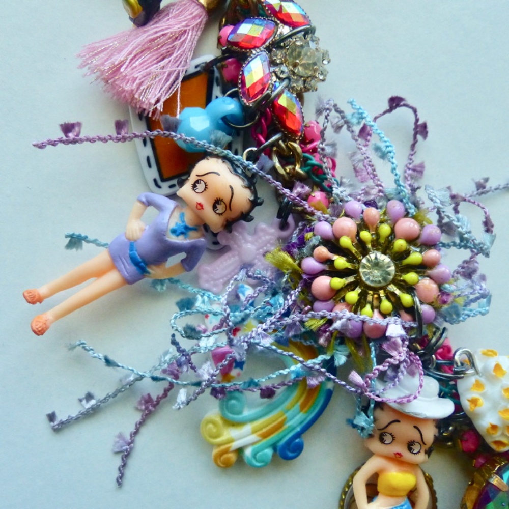 Fashion necklace with cartoon characters - Picture 4 of 6